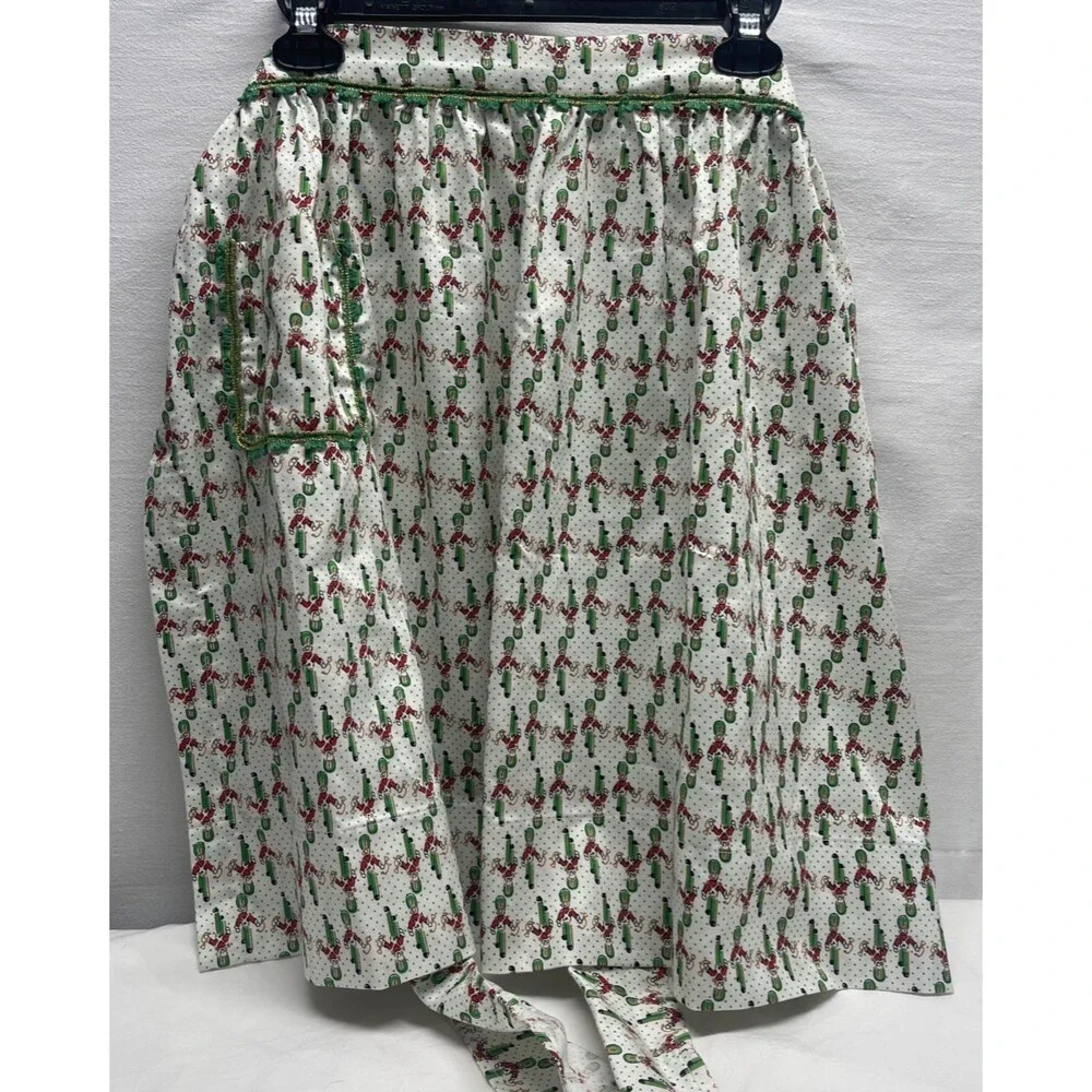 Vintage Kitchen Full Aprons Lot 2 Wreaths Berries Nutcracker Christmas Holiday